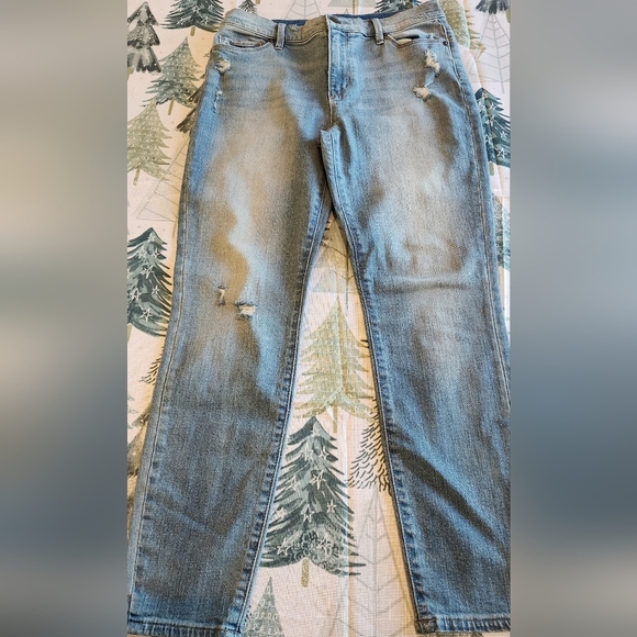 Ann Taylor Loft Modern Distressed light wash Skinny ankle jeans size 4 / 27 - Picture 9 of 9